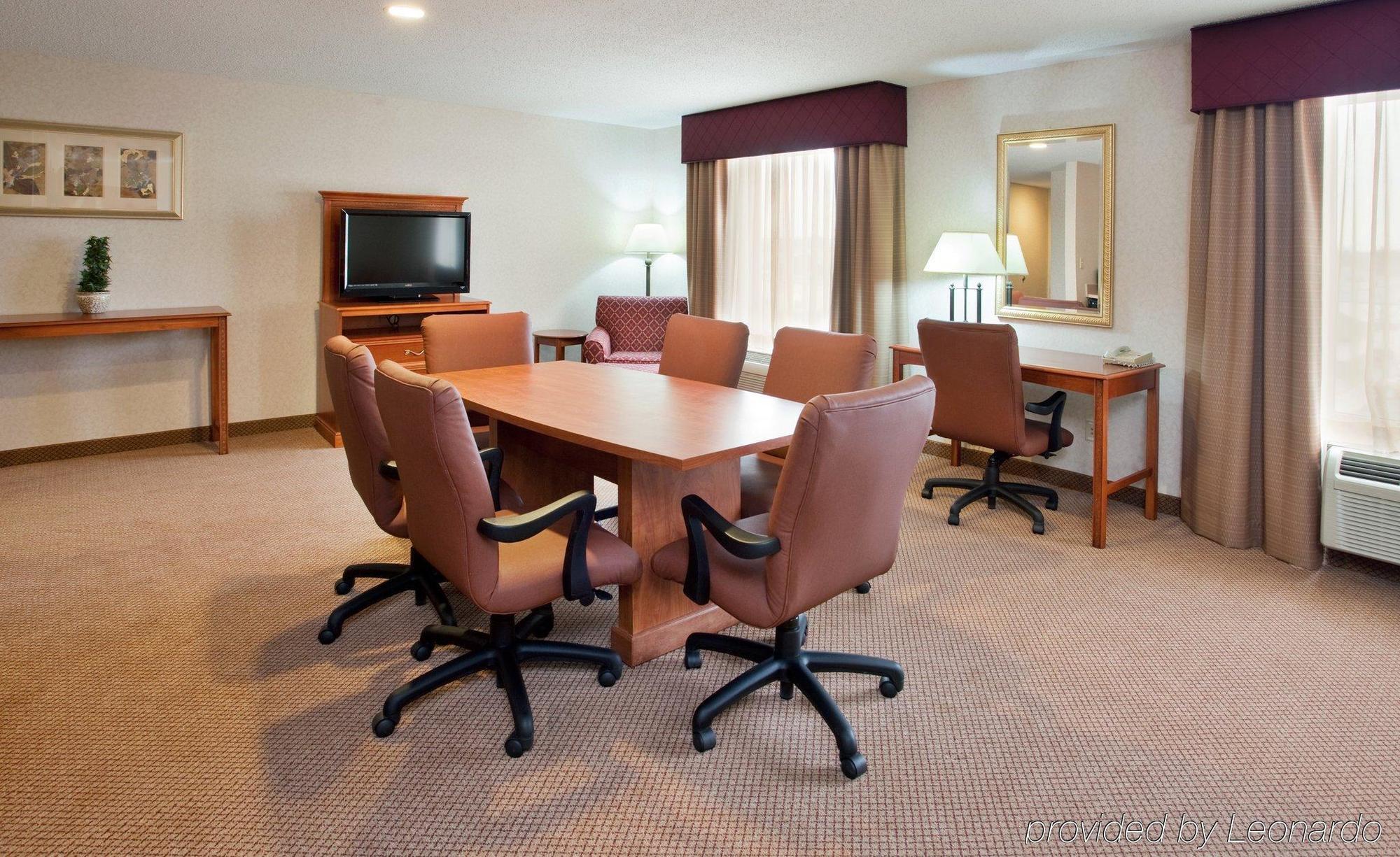 Seasons Inn & Suites Highland Room photo