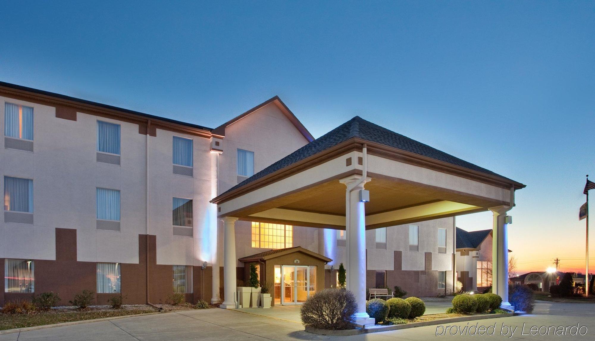 Seasons Inn & Suites Highland Amenities photo