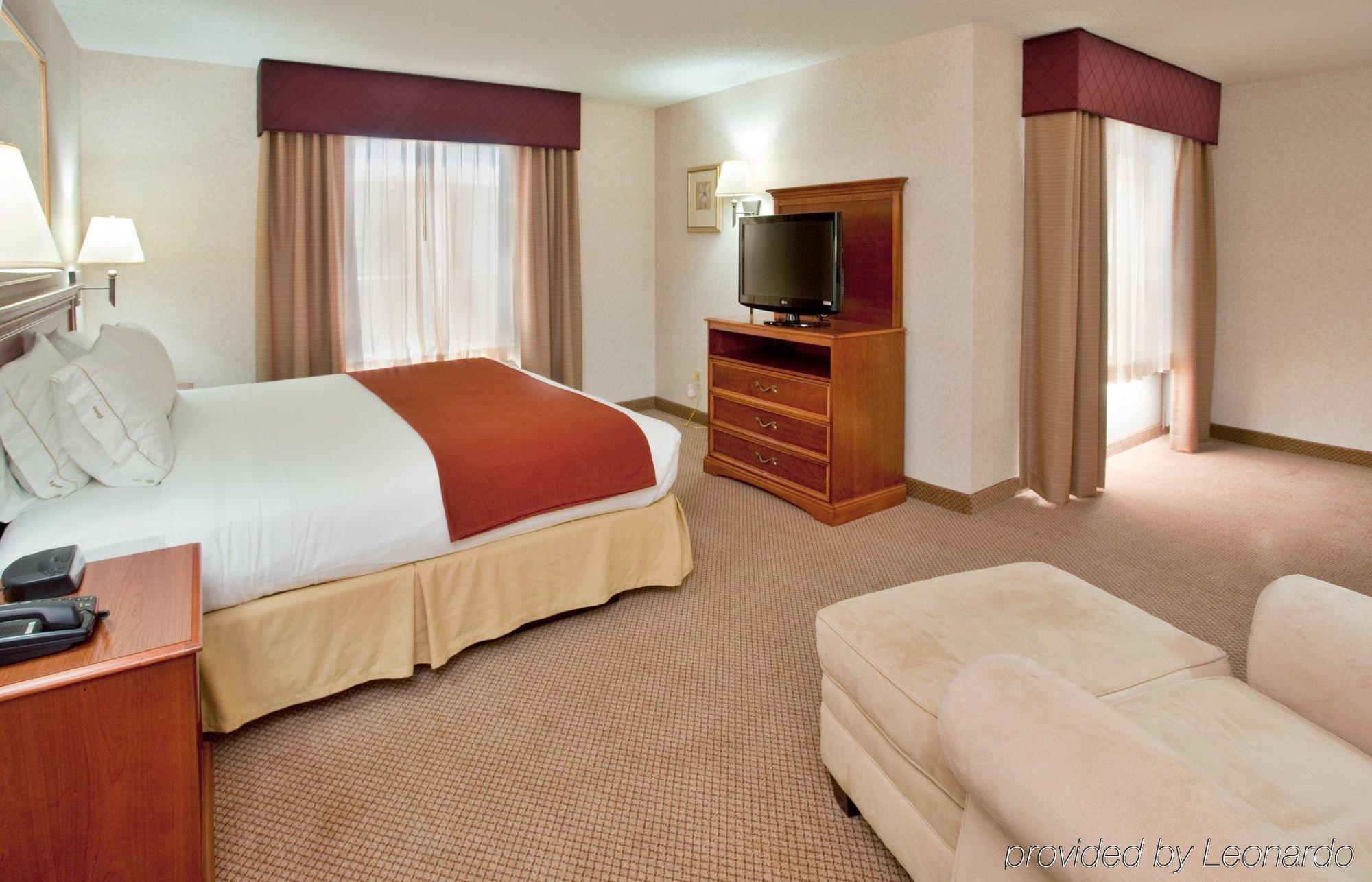 Seasons Inn & Suites Highland Room photo