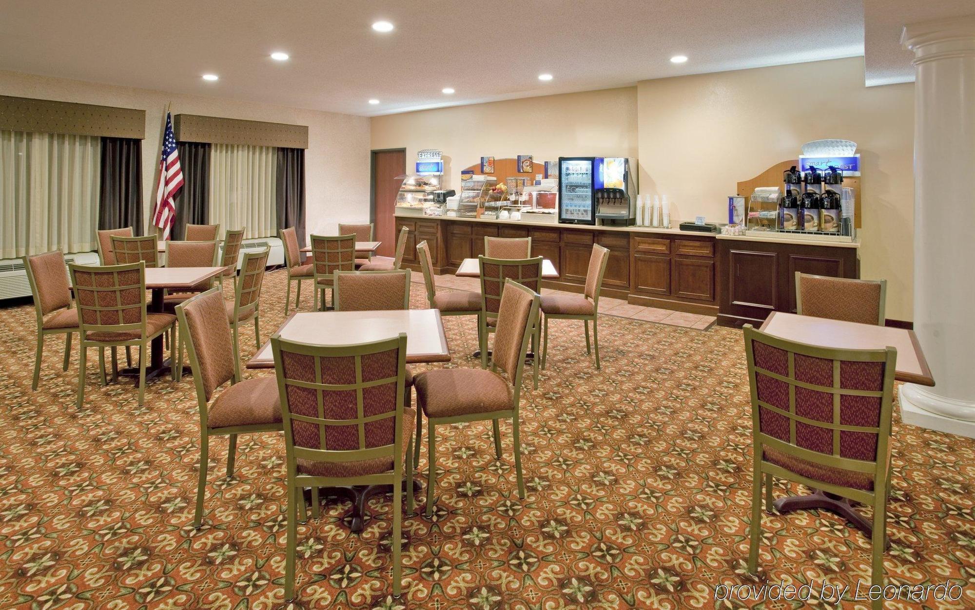 Seasons Inn & Suites Highland Restaurant photo