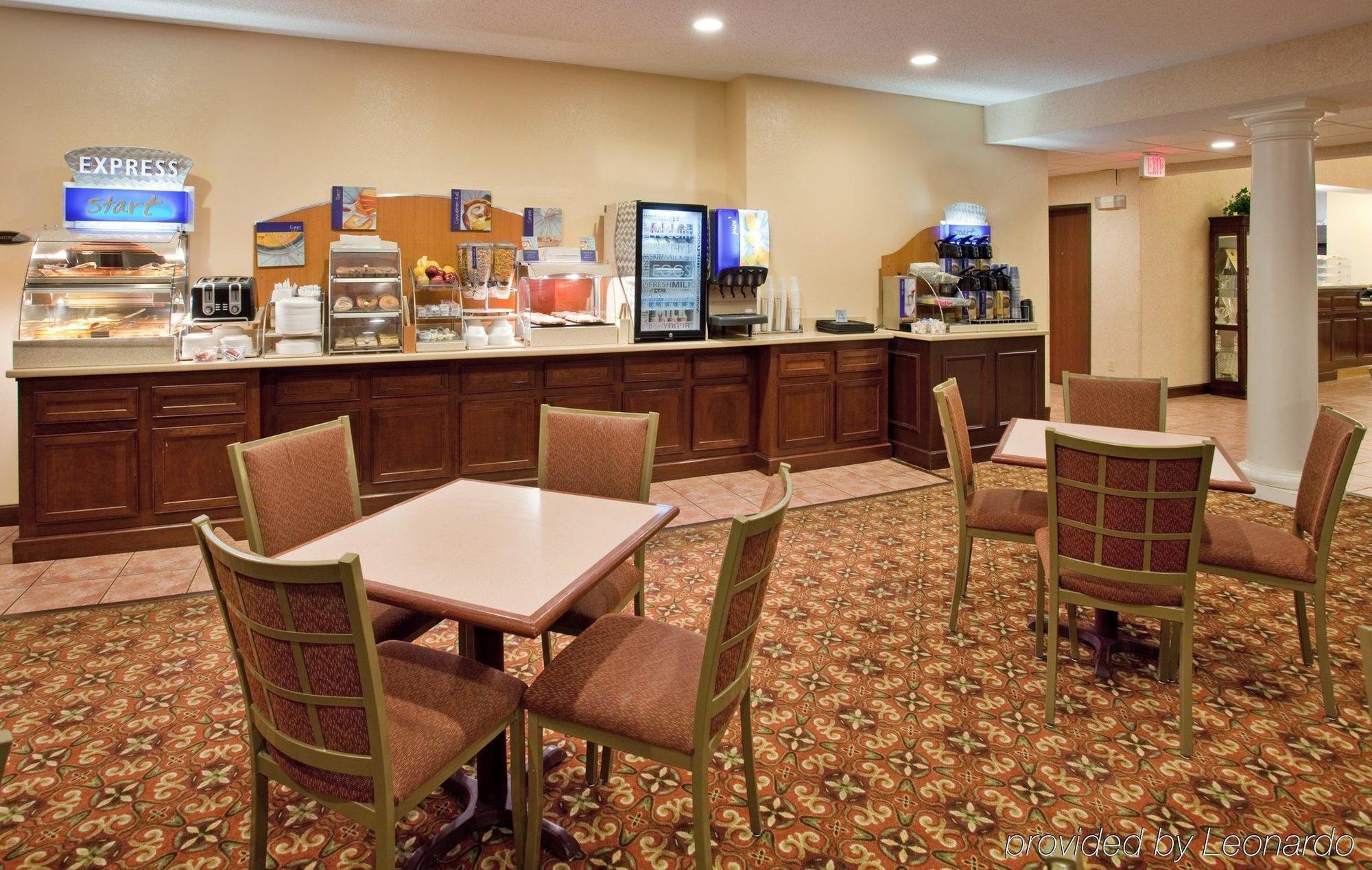 Seasons Inn & Suites Highland Restaurant photo