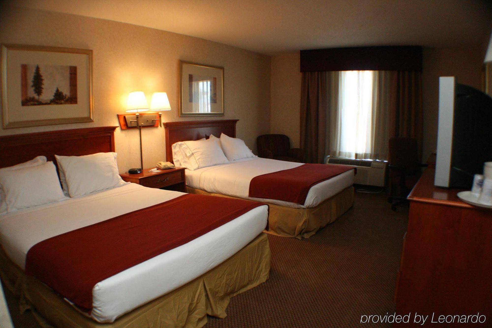 Seasons Inn & Suites Highland Room photo