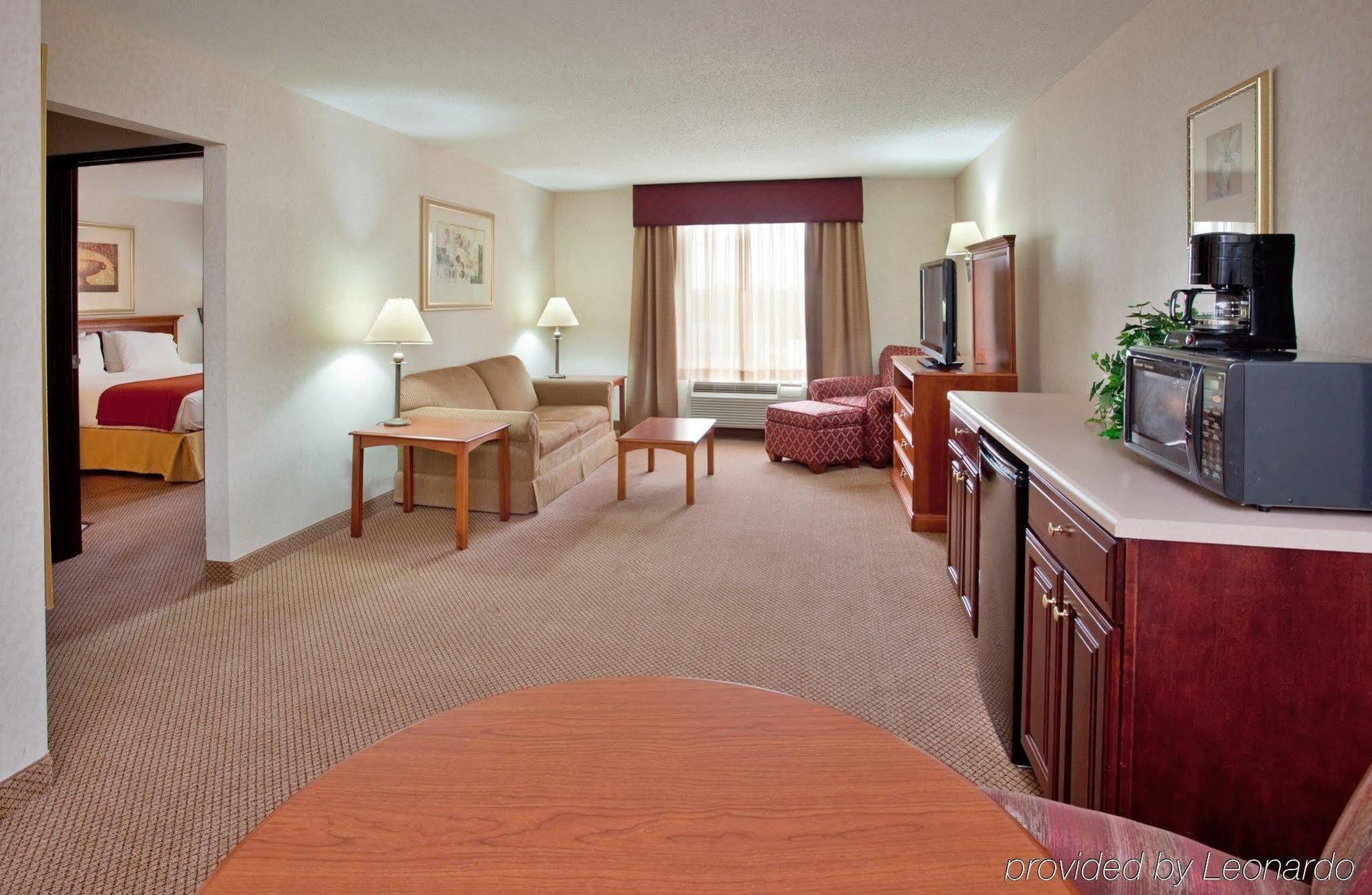 Seasons Inn & Suites Highland Room photo